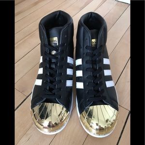 adidas Women’s High Top Sneakers size 9